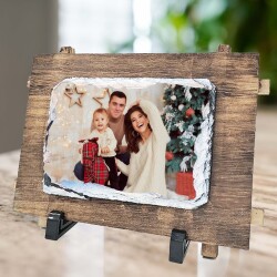 Снимка върху каменна плоча с дървена основа