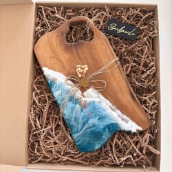 Дървена дъска от орех с епоксидна смола – за рязане и сервиране 010