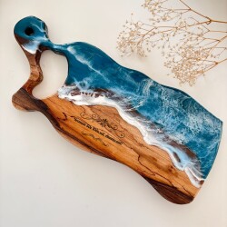 Дървена дъска от орех с епоксидна смола – за рязане и сервиране 0013