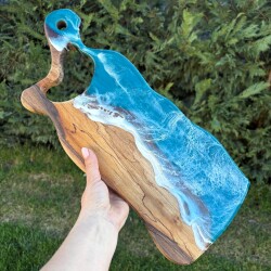 Дървена дъска от орех с епоксидна смола – за рязане и сервиране 0013