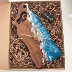 Дървена дъска от орех с епоксидна смола – за рязане и сервиране 005