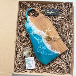 Дървена дъска от орех с епоксидна смола – за рязане и сервиране 017