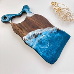 Дървена дъска от орех с епоксидна смола – за рязане и сервиране 018