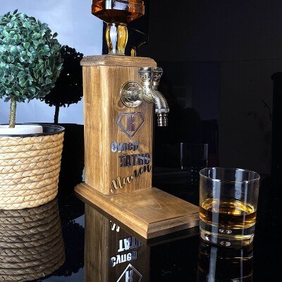 Дървен диспенсър за алкохол за Супер Татко Дървен диспенсър за алкохол за Супер Татко