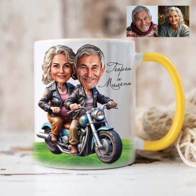 Чаша с карикатура на мъж и жена - двойка на ретро мотор Чаша с карикатура на мъж и жена - двойка на ретро мотор