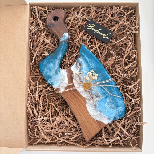 Дървена дъска от орех с епоксидна смола – за рязане и сервиране 008