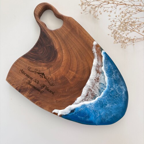 Дървена дъска от орех с епоксидна смола – за рязане и сервиране 007