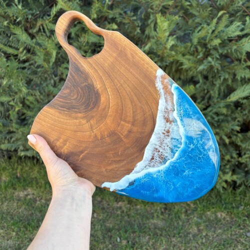 Дървена дъска от орех с епоксидна смола – за рязане и сервиране 007