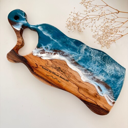 Дървена дъска от орех с епоксидна смола – за рязане и сервиране 0013