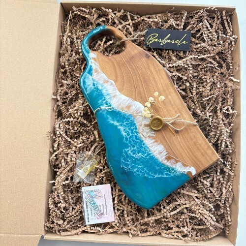 Дървена дъска от орех с епоксидна смола – за рязане и сервиране 017