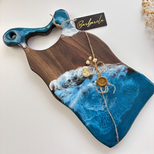 Дървена дъска от орех с епоксидна смола – за рязане и сервиране 018